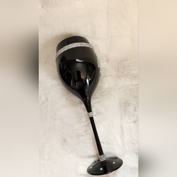 Hand painted wine glass with "40" beautiful Crystal encrusted - new in box - Picture 14 of 15